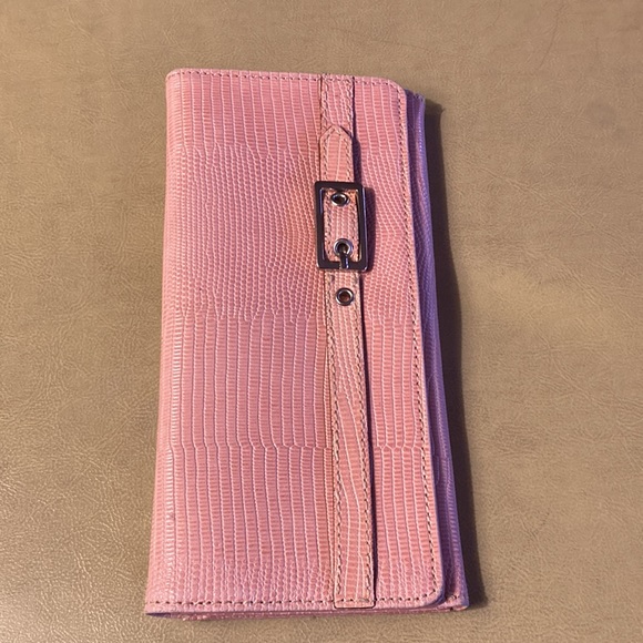 COPY - Maxi Logo Pink wallet snap closure 8X4 several compartment zip outside/… - Picture 4 of 10